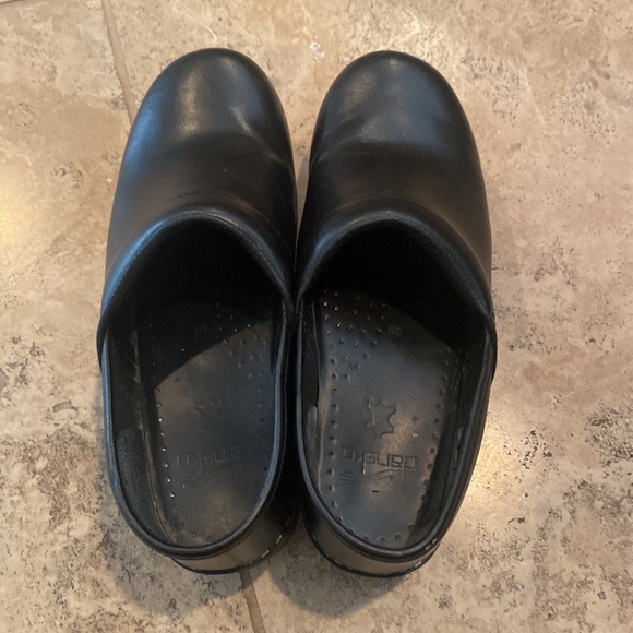 Black Dansko clogs. Size 8.5 - Picture 3 of 5